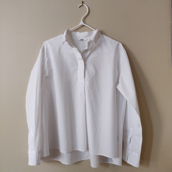 🌠2/$35🌠 Uniqlo White 1/2 Button Down Blouse - Picture 1 of 4
